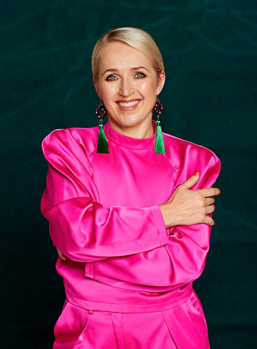 Me Naiset kannessa Anna Perho / Poppy-tupsu -korvikset ©Tyypit